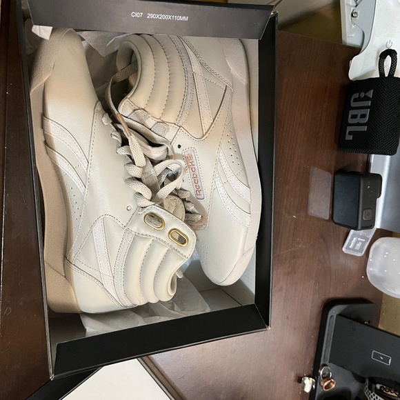Reebok Cardi B Freestyle Hi Women - Picture 2 of 3